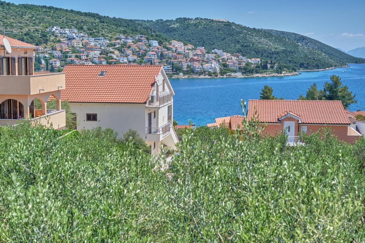 Anovi Holiday Homes By Litto Трогир Екстериор снимка